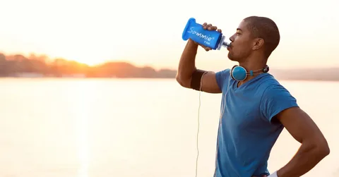 "Glass of water with a refreshing look, representing the importance of staying hydrated."